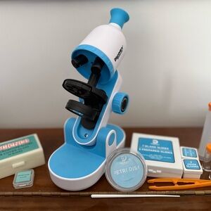 Discovery Blue and White Microscope Kit